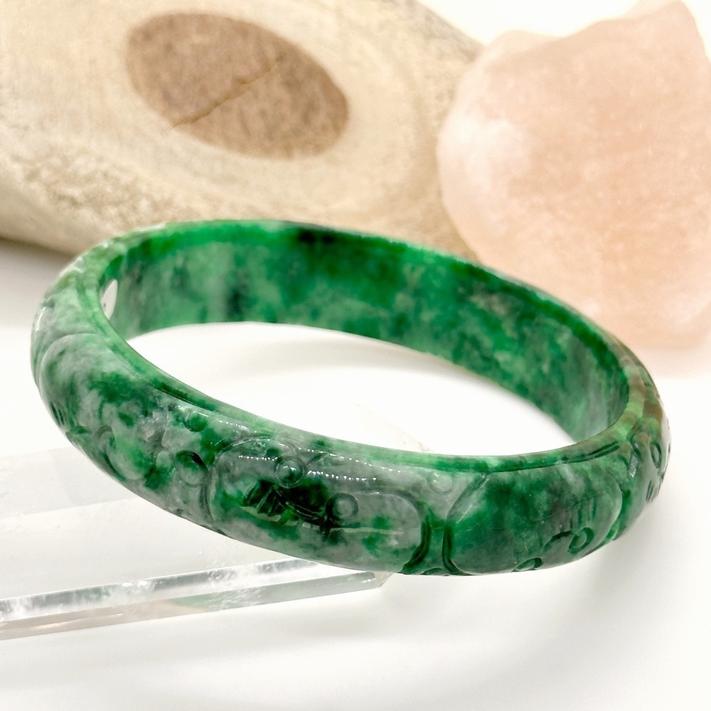Emerald Green Jadeite Jade Artisan Hand-Carved Bangle Bracelet